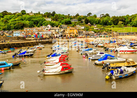 Un tipico della Cornovaglia Harbour in Inghilterra Foto Stock