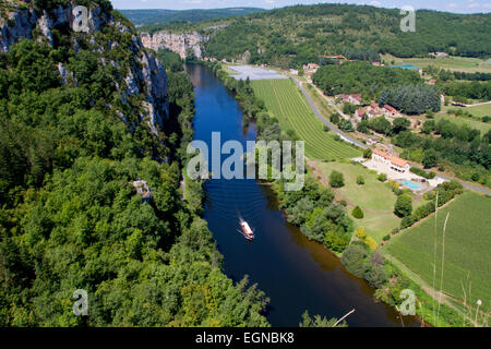 Fiume Lot & campagna circostante dal borgo medievale di Saint-Cirq Lapopie, lotto reparto, a sud-ovest della Francia nel mese di agosto Foto Stock