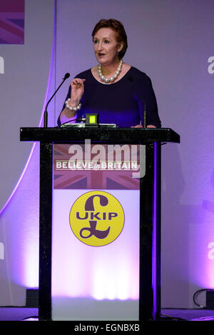 Margate, Regno Unito. Il 27 febbraio, 2015. Il UKIP conferenza di primavera presso i giardini invernali, Margate. Suzanne Evans, Vice Presidente parla. Credito: Julie Edwards/Alamy Live News Foto Stock