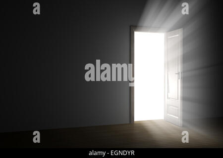 Luce brillante attraverso una porta aperta nella stanza vuota Foto Stock