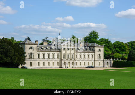 Vista di Woburn Abbey e il parco dei cervi, Bedfordshire, Inghilterra Foto Stock