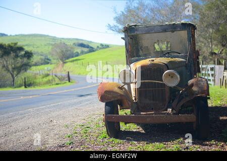 Vecchio carrello vintage auto nel west Marin, California. Foto Stock