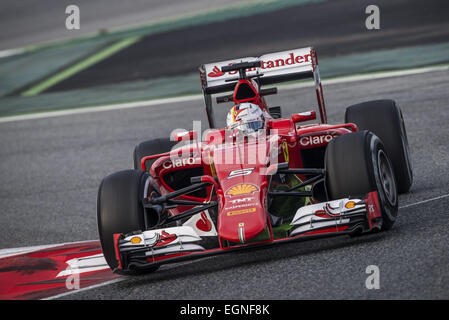 Montmelo, Catalogna, Spagna. Il 27 febbraio, 2015. SEBASTIAN VETTEL (GER) aziona una Ferrari durante il giorno 02 della formula finale un test pre-stagione sul Circuito de Catalunya di Barcellona Credito: Matthias Oesterle/ZUMA filo/ZUMAPRESS.com/Alamy Live News Foto Stock