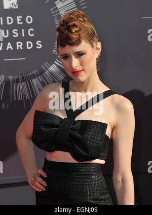 LOS ANGELES, CA - Agosto 24, 2014: Kiesza al 2014 MTV Video Music Awards al Forum di Los Angeles. Foto Stock