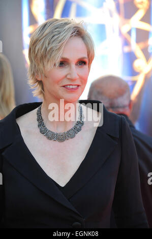 LOS ANGELES, CA - Agosto 16, 2014: Jane Lynch al 2014 Creative Arts Emmy Awards presso il Nokia Theatre LA LIVE. Foto Stock