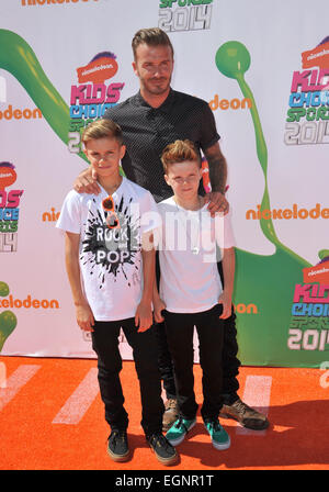 LOS ANGELES, CA - Luglio 17, 2014: David Beckham & sons Romeo & Cruz alla prima relazione annuale di Nickelodeon Kids Choice Awards di sport a Pauley Pavilion, UCLA. Foto Stock