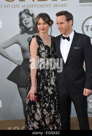 LOS ANGELES, CA - Giugno 5, 2014: Emily Mortimer & marito Alessandro Nivola al 2014 American Film Institute's Life Achievement Awards in onore di Jane Fonda, presso il Teatro di Dolby, Hollywood. Foto Stock