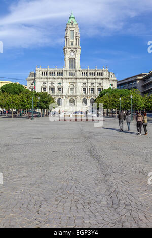 Porto, Portogallo. Dicembre 29, 2014: il Municipio di Porto situato nella parte superiore della Aliados Avenue Foto Stock