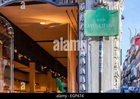 Porto, Portogallo. Un cartello stradale che mostra la Rua de Santa Catarina, il nome della maggior parte strada commerciale della città di Porto Foto Stock