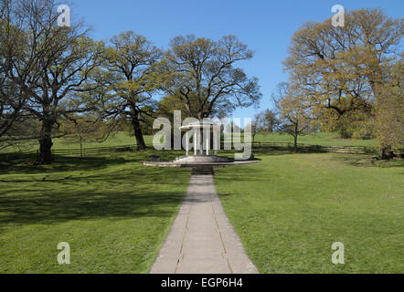 La Magna Carta Memorial in Runnymede per commemorare la firma della Magna Carta nel 1215. Foto Stock