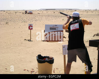 La seconda edizione riveduta di Nad Al Sheba deserto concorso di tiro Dubai 2015 con la partecipazione di 1000 tiratori provenienti da tutto il mondo dal periodo 22 febbraio fino al 28 febbraio 2015. Nad Al Sheba riprese nel deserto a partire dal primo anno è diventato uno dei più attesi di ripresa torneo di sport in tutto il mondo. Si tratta di una chiara missione per portare i migliori sparatutto da tutto il mondo e metterli tutti sotto uno stesso tetto 'Deserto' di scatto Foto Stock