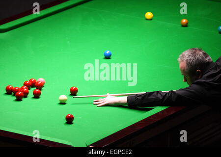 Gdynia, Polonia 28 Feb. 2015 PTC Gdynia Snooker polacco Open 2015. John Higgins facce Jamie far fronte durante la seconda giornata del torneo a Gdynia Arena sports hall Credito: Michal Fludra/Alamy Live News Foto Stock