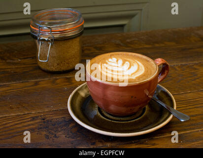 Piatto bianco tazza da caffè a Londra Foto Stock