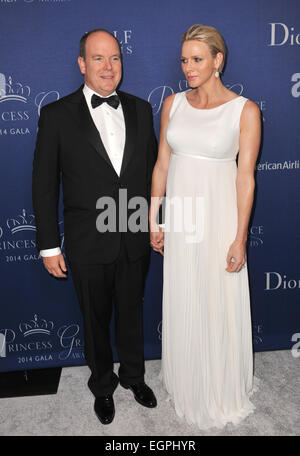 LOS ANGELES, CA - 8 ottobre 2014: il Principe Alberto II di Monaco e la principessa Charlene di Monaco al 2014 Princess Grace Awards Gala al Beverly Wilshire Hotel di Beverly Hills. Foto Stock