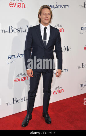 LOS ANGELES, CA - Ottobre 7, 2014: Luke Bracey alla premiere mondiale del suo film "Il meglio di me' al Regal Cinemas la Live. Foto Stock