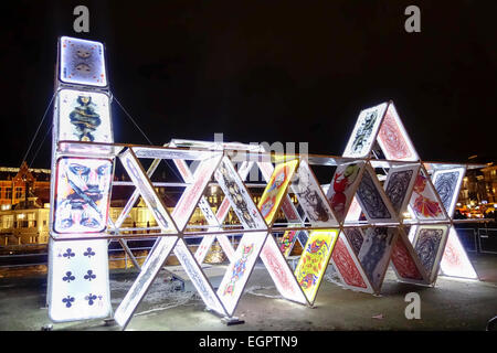 Amsterdam Light Festival 2014-5 chiamato Casa delle Carte, da OGE gruppo creativo Foto Stock