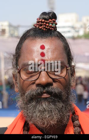 Closeup ritratto di Indian sadhu su aprile 5,2012 In Hyderabad, India Foto Stock