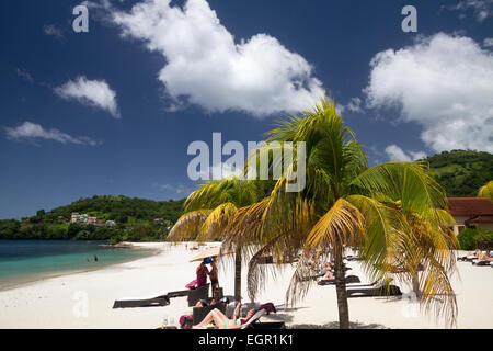 Vacanza rilassante sulla spiaggia a Buccament Bay Resort isola dei Caraibi Foto Stock