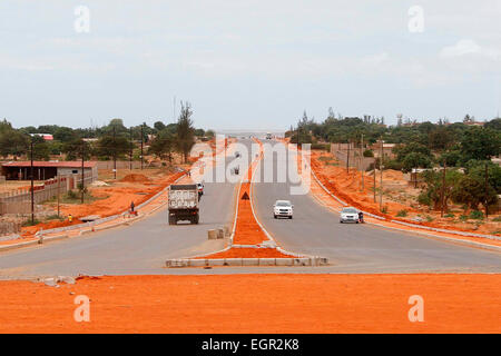 Nairobi. 6 Nov, 2014. Foto scattata il 9 novembre 6, 2014 mostra la costruzione in corso di un anello progetto stradale a Maputo, capitale del Mozambico. Il progetto è realizzato da China Road e Ponte Corporation (CRBC). © Li Xiaopeng/Xinhua/Alamy Live News Foto Stock