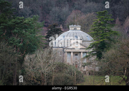 La casa rotonda su Belle Isle, una piccola isola nel Lago di Windermere, preso dalla riva sud di Bowness-on-Windermere Foto Stock