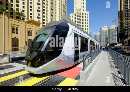 Nuova Dubai tram in Marina District di New Dubai negli Emirati Arabi Uniti Foto Stock