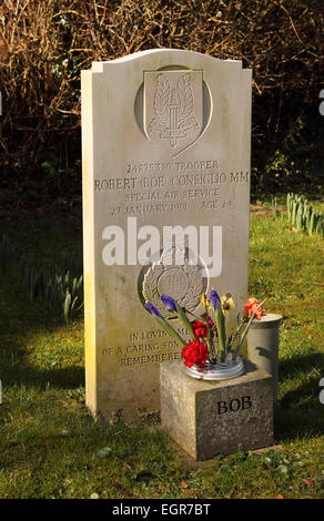 Special Air Service Regiment la SAS di mantenere un cimitero presso il St Martins chiesa in Hereford REGNO UNITO PER compagni caduti Foto Stock