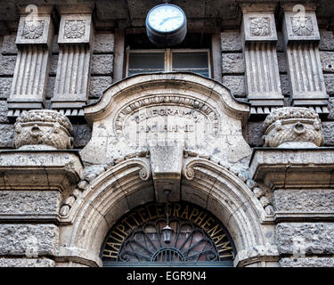 Berlin Mitte - vacante telegramma principale ufficio. in disuso ed empty, Storico edificio dell'ufficio postale esterno Foto Stock