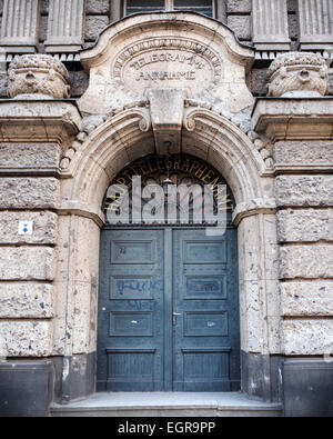 Berlin Mitte - vacante telegramma principale ufficio entrata in disuso e vuoto, Storico edificio dell'ufficio postale esterno Foto Stock