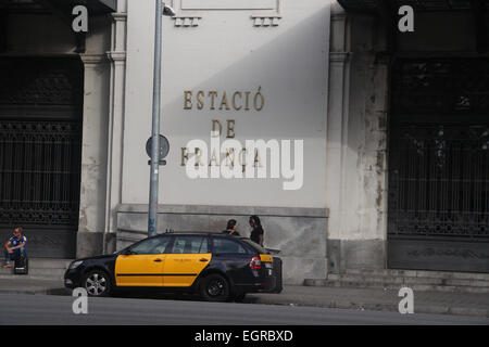 Taxi fuori Estacio de França, Barcellona, in Catalogna, Spagna Foto Stock