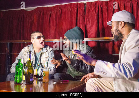 Lago di Windermere, RU. 1 Marzo, 2015. Ras Sherby & Mirza Mc , le riprese del loro video musicale con re Taffari 'Polizia Reggae"nel distretto del lago Lago di Windermere Credito: Gordon Shoosmith/Alamy Live News Foto Stock