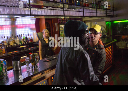 Lago di Windermere, RU. 1 Marzo, 2015. Ras Sherby & Mirza Mc , le riprese del loro video musicale con re Taffari 'Polizia Reggae"nel distretto del lago Lago di Windermere Credito: Gordon Shoosmith/Alamy Live News Foto Stock