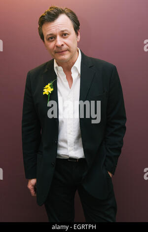 James Dean Bradfield pone per un ritratto backstage al Wales Millennium Centre di Cardiff. Foto Stock