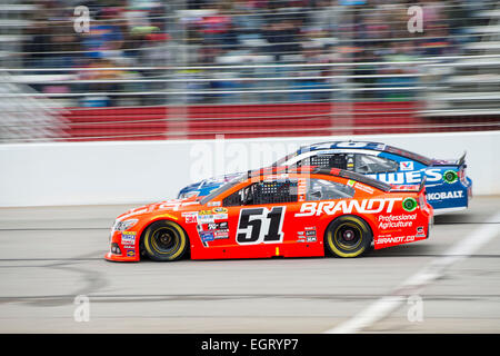 Atlanta, GA, Stati Uniti d'America. 1 Mar, 2015. Atlanta, GA - Mar 01, 2015: Justin Allgaier (51) Le gare verso il basso la parte anteriore diritta durante le pieghe di onore QuikTrip 500 ad Atlanta Motor Speedway di Atlanta, GA. © csm/Alamy Live News Foto Stock