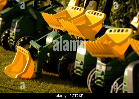 Trattori giocattolo, il giardino a Alnwick Foto Stock