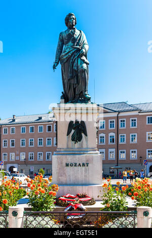 Monumento di Mozart Mozart Square, il centro storico di Salisburgo, Stato di Salisburgo, Austria Foto Stock