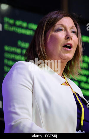 Il UKIP CONFERENZA DI PRIMAVERA su 28/02/2015 in giardini invernali, Margate. Patricia Culligan, PPC per Eastleigh indirizzato alla conferenza sul tema dell'istruzione. Tuttavia ha iniziato il suo discorso accogliendo i delegati a Brighton il seguito che lei ovviamente necessaria la geografia dell'istruzione. Foto di Julie Edwards Foto Stock