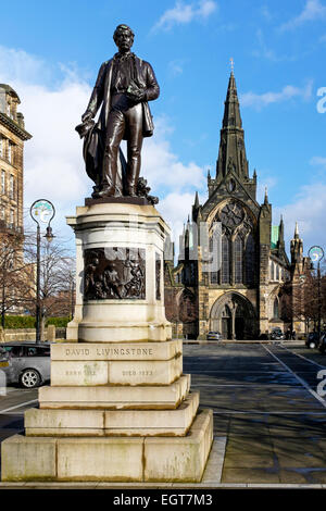 Statua del David Livingstone la explorer da Blantyre, Lanarkshire, Scozia, fuori la cattedrale di Glasgow, High Street, Glasgow Foto Stock