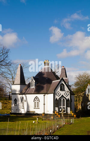 Bird House follia nella motivazione di Knole House nel Kent in inverno Foto Stock