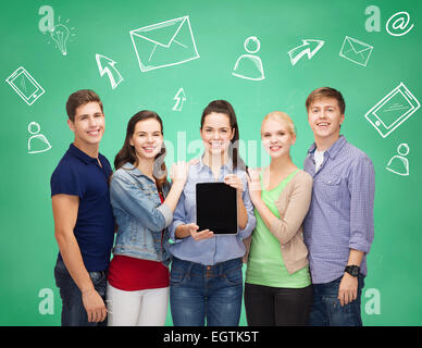 Gli studenti sorridente con PC tablet e smartphone Foto Stock