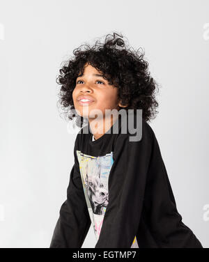 Felice decent africano con bambini Afro capelli stile Foto Stock