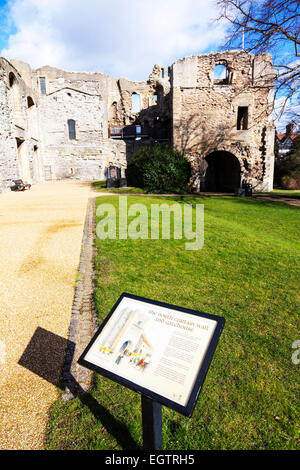 Newark on Trent castello muri interni giardini interno segno monumento storico NOTTINGHAMSHIRE REGNO UNITO Inghilterra Foto Stock