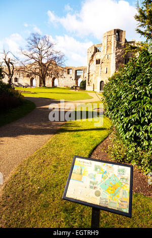 Newark on Trent castello muri interni giardini interno segno monumento storico NOTTINGHAMSHIRE REGNO UNITO Inghilterra Foto Stock
