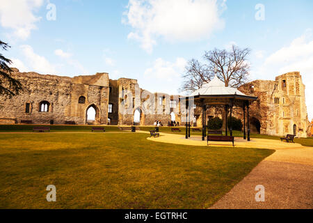 Newark on Trent castello muri interni all'interno dei giardini monumento storico NOTTINGHAMSHIRE REGNO UNITO Inghilterra Foto Stock