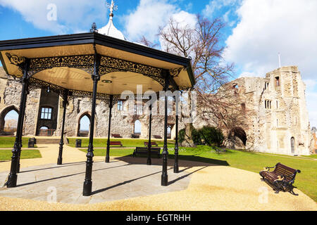 Newark on Trent castello muri interni all'interno dei giardini monumento storico NOTTINGHAMSHIRE REGNO UNITO Inghilterra Foto Stock