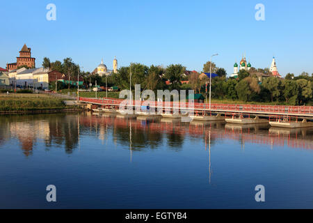 Ponte sul fiume Moskva vicino al Cremlino a Kolomna, Russia Foto Stock