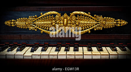 Vecchia tastiera per pianoforte