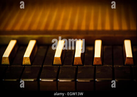 Vecchia tastiera per pianoforte Foto Stock