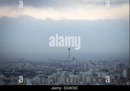 Tehran. 2 Mar, 2015. Foto scattata il 2 marzo 2015 mostra una vista generale di Tehran, capitale dell'Iran. © Ahmad Halabisaz/Xinhua/Alamy Live News Foto Stock