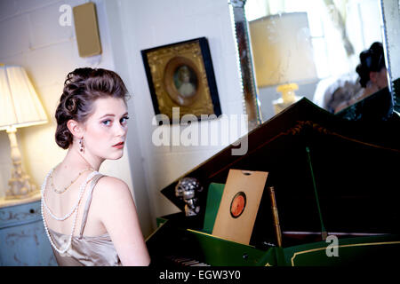 Donne al pianoforte. Foto Stock