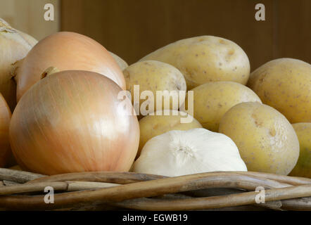 Cipolle, aglio, patate close up Foto Stock